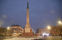 Латвия закрывает границы