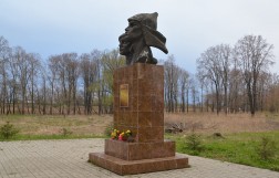 Памятник РКСМ