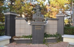 Памятник  Далю в Евпатории