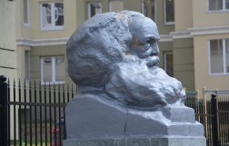 Бюст Карла Маркса в Звенигороде