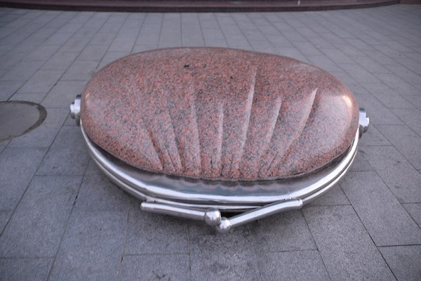 Памятник кошельку в Краснодаре