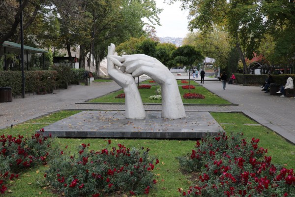 Руки дружбы, Ереван